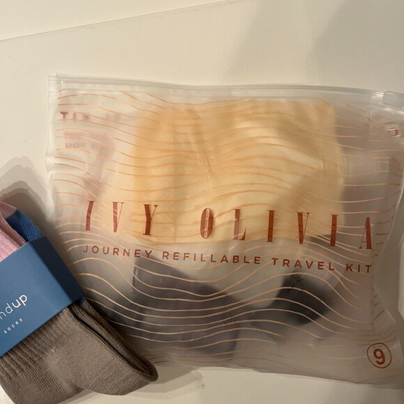 Travel Gift Set Ivy Olivia 9 Piece Refillable Kit and SinglesSwag Fay Socks New - Picture 10 of 13
